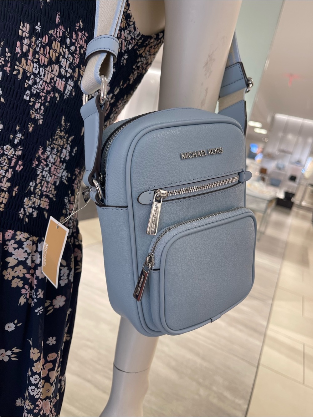 Michael Kors Jet Set Med Flight Leather Crossbody Messenger Bag
Pale Ocean 
NWT - Picture 16 of 16